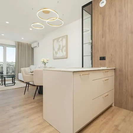 Jasny Apartament Przy Rzece W Rzeszowie Z Parkingiem, Klimatyzacja I Balkonem By Renters 아파트